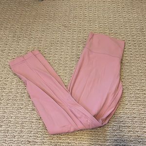 Pink lululemon wunder under leggings